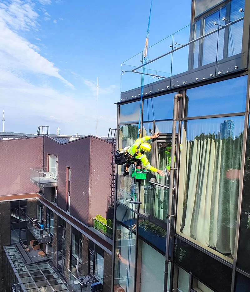 Langų ir fasadų valymas Langų ir fasadų valymas