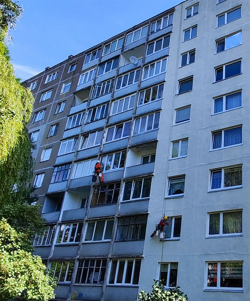 Tinkavimo darbai aukštyje Tinkavimo darbai aukštyje